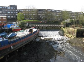 Weir by Brentford Boatyard