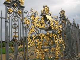 Fence surrounding Hampton Court Palace
